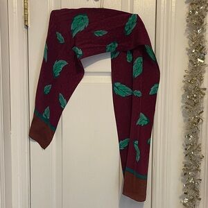 Leaf Patterned Scarf wine & green